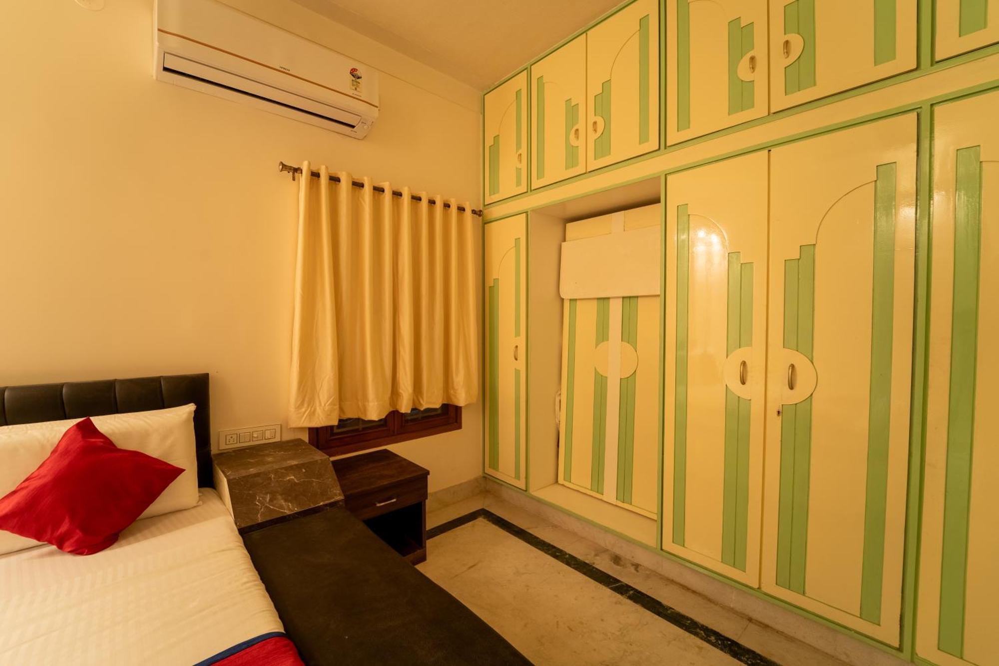Seasons Suites - Hbr Bangalore Habitación foto